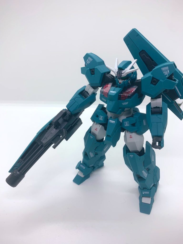 足の太さとガトリングが頼もしい機体ですね