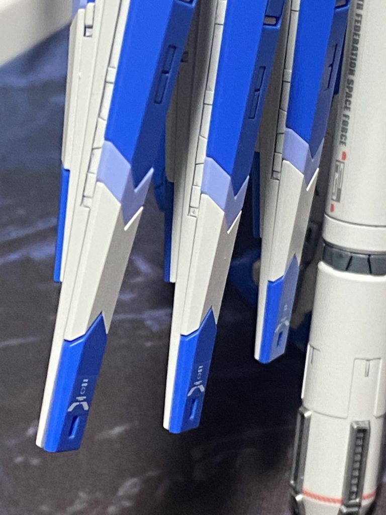 フィンファンネルがラックにつけると僅かに開いてしまうので内部に磁石を組み込んでピッタリ閉じるようにしました。簡単な割に非常に見栄えが良くなりました。