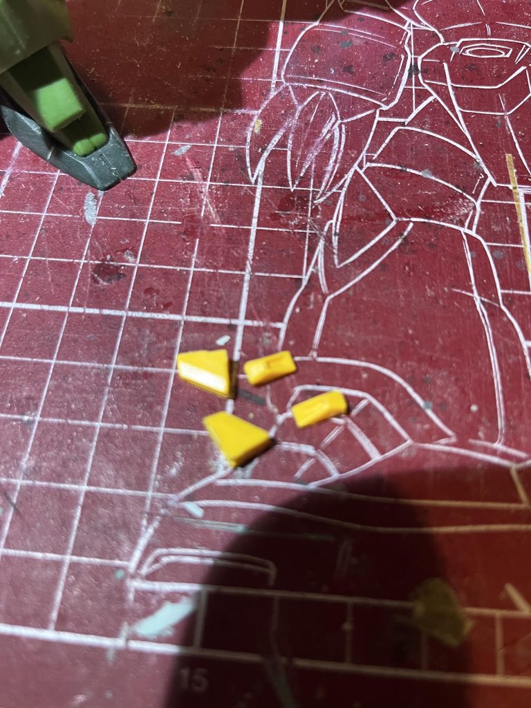 胸部のダクトもプラノコで切り塗装後に接着剤でつけてます(≧∀≦)