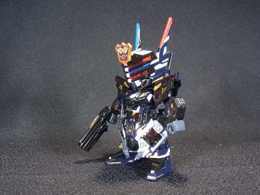 ゴージャスなアーマーがないですが、電飾系のキラキラがいい感じです。宇宙刑事みたい(笑)