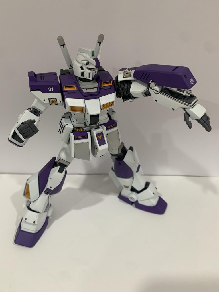 G3配色も考えましたが、素晴らしい作品が多いので気後れしてしまい「皆さんがあまりやっていない配色ないかなー」と思った末にHi-νガンダムの配色ホワイト×グレー×パープルにしました。