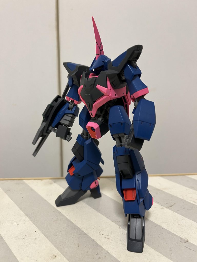 黄色→蛍光ピンク。墨入れ、艶消し。