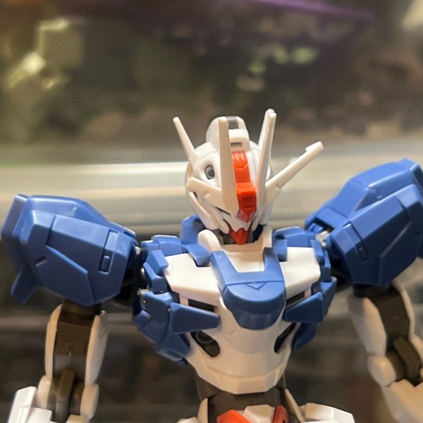 スレッタ　「お…お母さん。エアリアル、ガンダムじゃないよね？だって、お母さん、ガンダムじゃ…」プロスペラ　「いいえ。ガンダム•••••••じゃないわね😅」ってTwitterでくだらないネタ投稿して遊んでたら。本当にエアリアルの頭がなくなる大惨事。こたつの中で遊んでたから落ちたの気付かないで捜索してたら。見つけましたよ‼️奥さん行方不明だった旦那さん。こたつの下で、僕に踏まれて😨角折れた。多分、神様の贈り物🥰本当は改造しないで置いて置こうかな❓なんて思ってた矢先の出来事。神様は意地でも僕にエアリアルを改造させようとしているらしい。スーパーロボット終わってからね😅（3枚目）