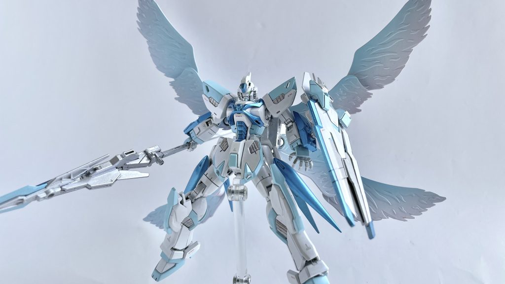 合体させるとこんな感じ羽はピンク→白→水色のグラデーション塗装を行いました。ソシャゲキャラの羽もこんな感じで塗られてたので参考にしました。