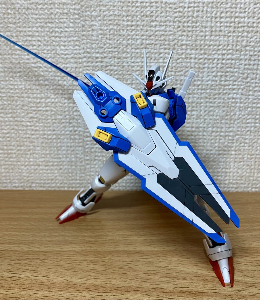 シールドにシール貼るの少し抵抗あってそのまま。ガンダムマーカーで良い色あったらそのうち塗ります。初投稿で拙いものですが、見ていただきありがとうございます撮影はiPhoneのカメラだし、撮影ブースも何もないので、皆さんの投稿見ながら勉強していきたいですね