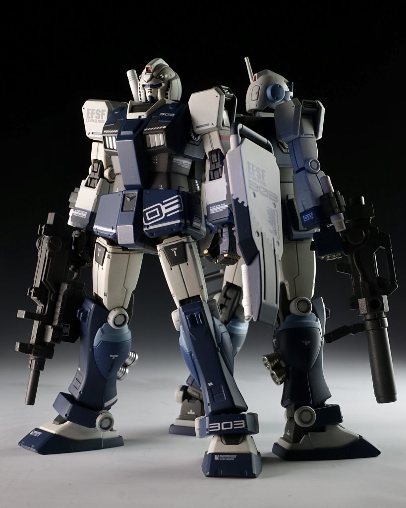 サーベルを多用する近接重視の303携行火器は実弾系、盾は取り回しが良くバッシュしやすい小型が選択されており、右腕に固定型ビームサーベル、ランドセルと盾に予備サーベルを備える敵機牽制を考慮してガンダムヘッドタイプが採用されている