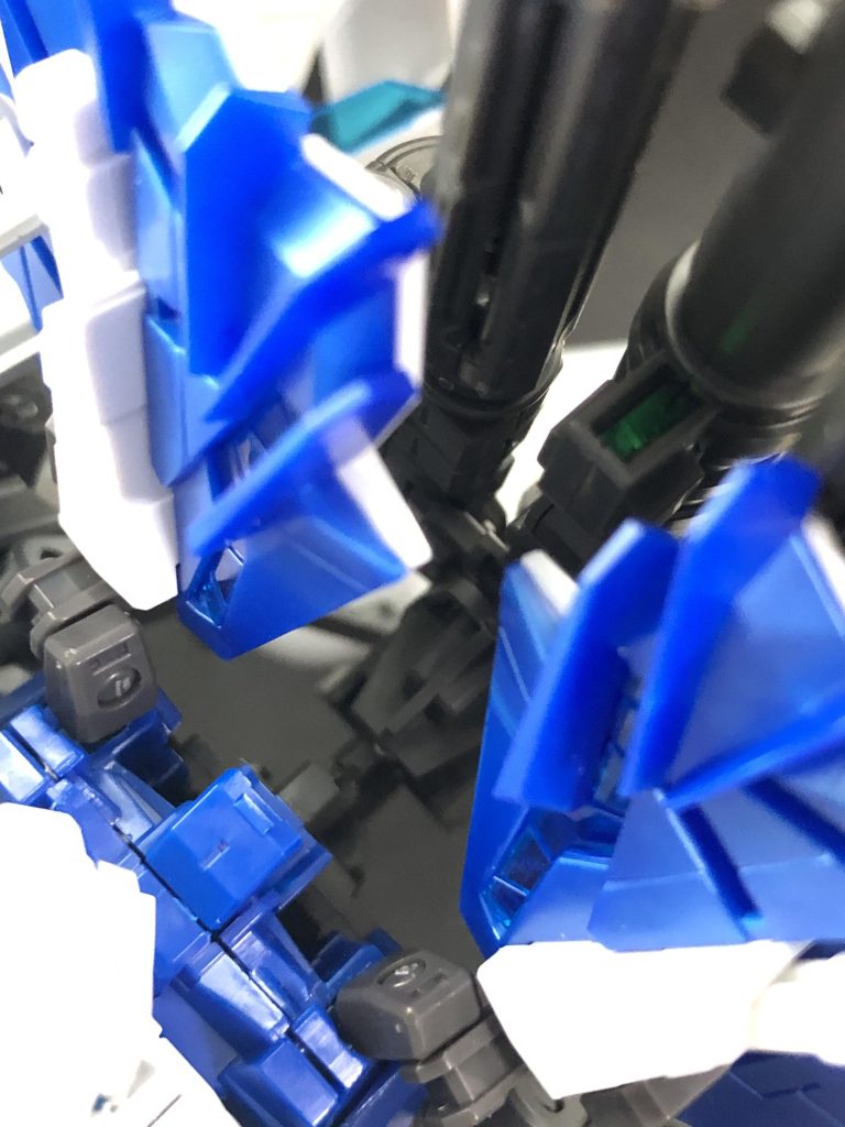 そしてガトリングガンとハイパーバズーカを付けるためにシールドに付けるためのパーツを2つ加工しました。結構簡単な加工で済むので、フルコーンとペルフェ持ってる人はやってみてもいいかもしれません。