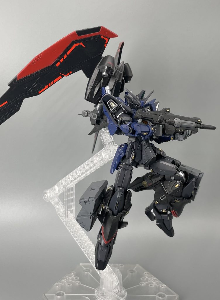 オペレーション・メテオのガンダム達の特徴を取り入れるとゆうコンセプトが決まる前の完成予定はこんな感じでした☝🏻これはこれで無骨なソルジャー感があって好きなんですが、もっとぶっ飛んだ感じにしたいと思ってやり始めたら大変でした💦しかし、なんとか形になってくれて一安心しました☺️今回もまた、暗〜い色になってしまったので次回は明るい色味にチャレンジしてみたいですね😅ではでは、最後までご覧頂きありがとうございました✨