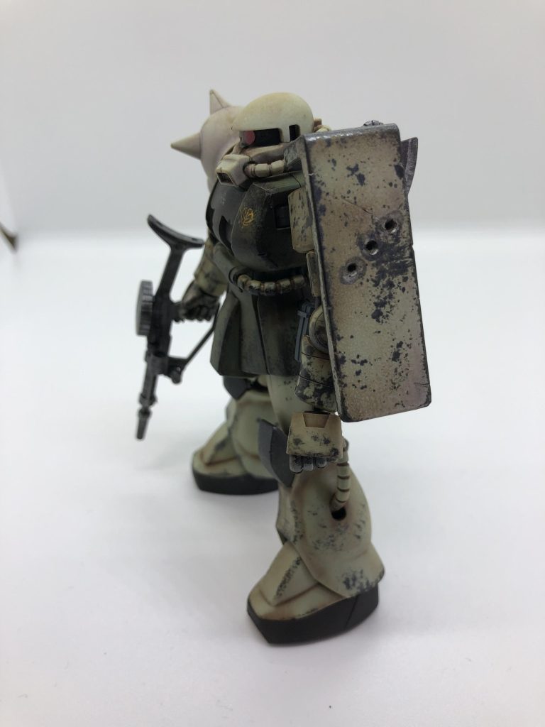 シールドに弾痕と塗装ハゲを表現