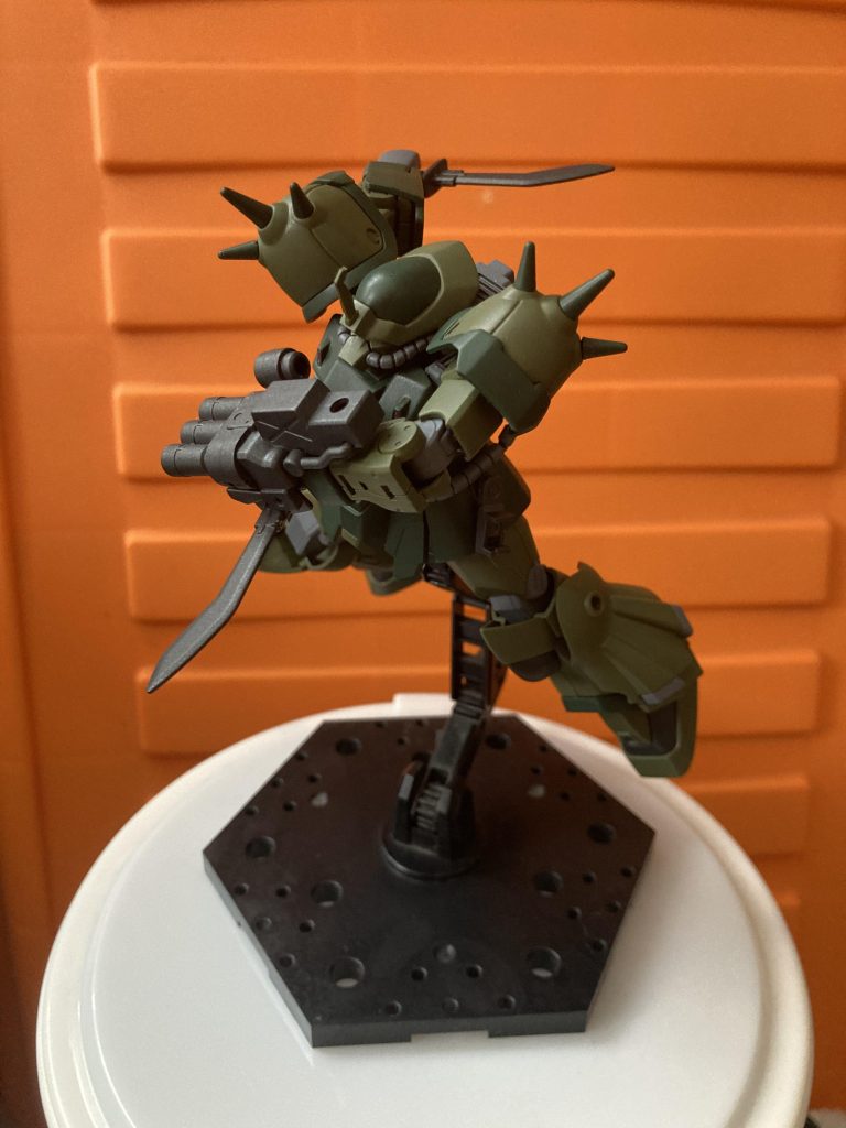 制作にはナハト、イェーガー、グフカスタムを使いました。塗装も加工もまだまだ下手くそなので上手くなりたいです。