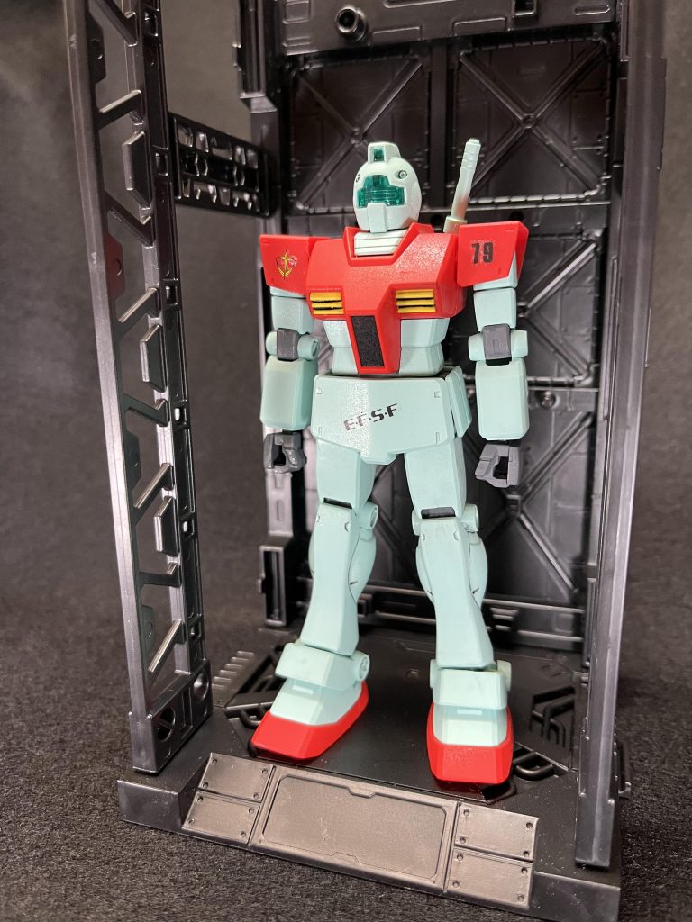 本来、足に縦の合わせ目があるのですが、思ったより上手く消せました。別の作成にも応用していきたいです。手間はかかりますが・・・