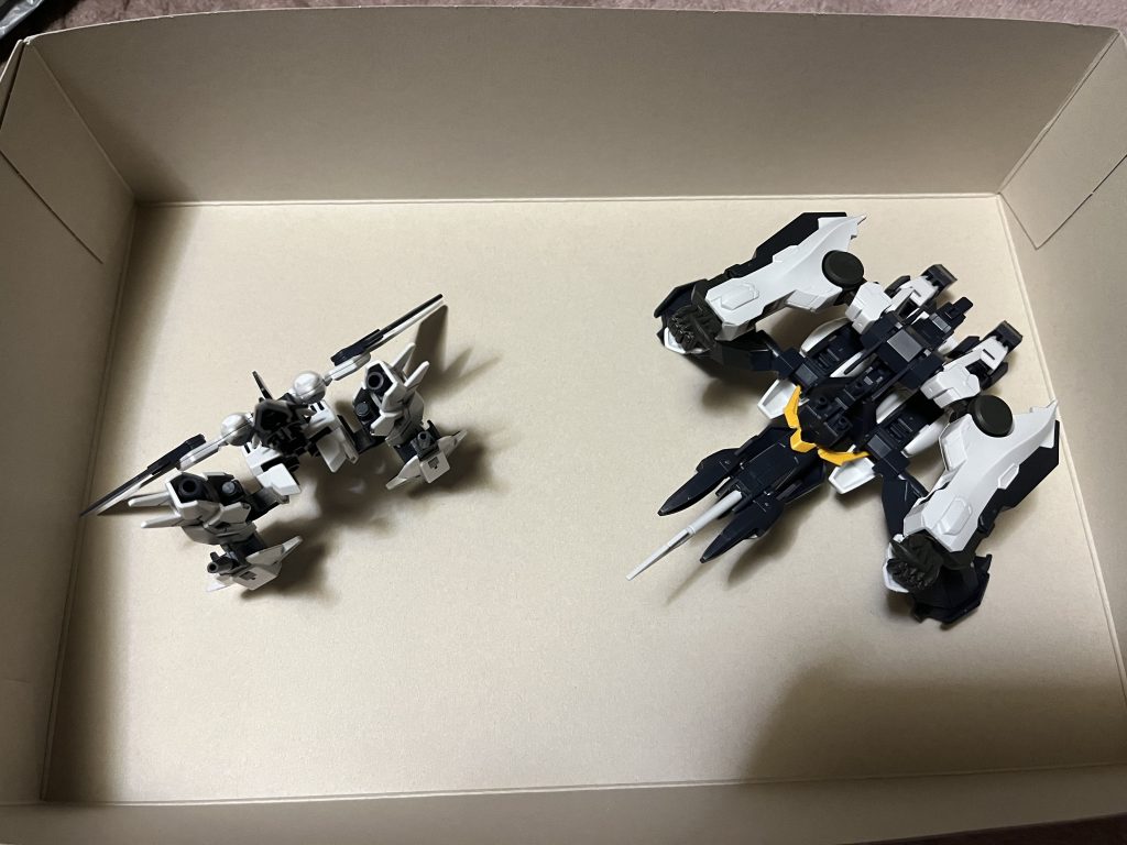 裏側を見れば分かるんですけど腰アーマー部分にルプスレクスの腕を着けたジュピターヴのバックパックを装着してます。