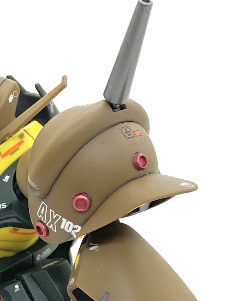 肩は白化していたのですが・・・ぼかす様にガンダムカラーのブラウンを吹きますと全く分からなくなります。流石は専用カラーです。