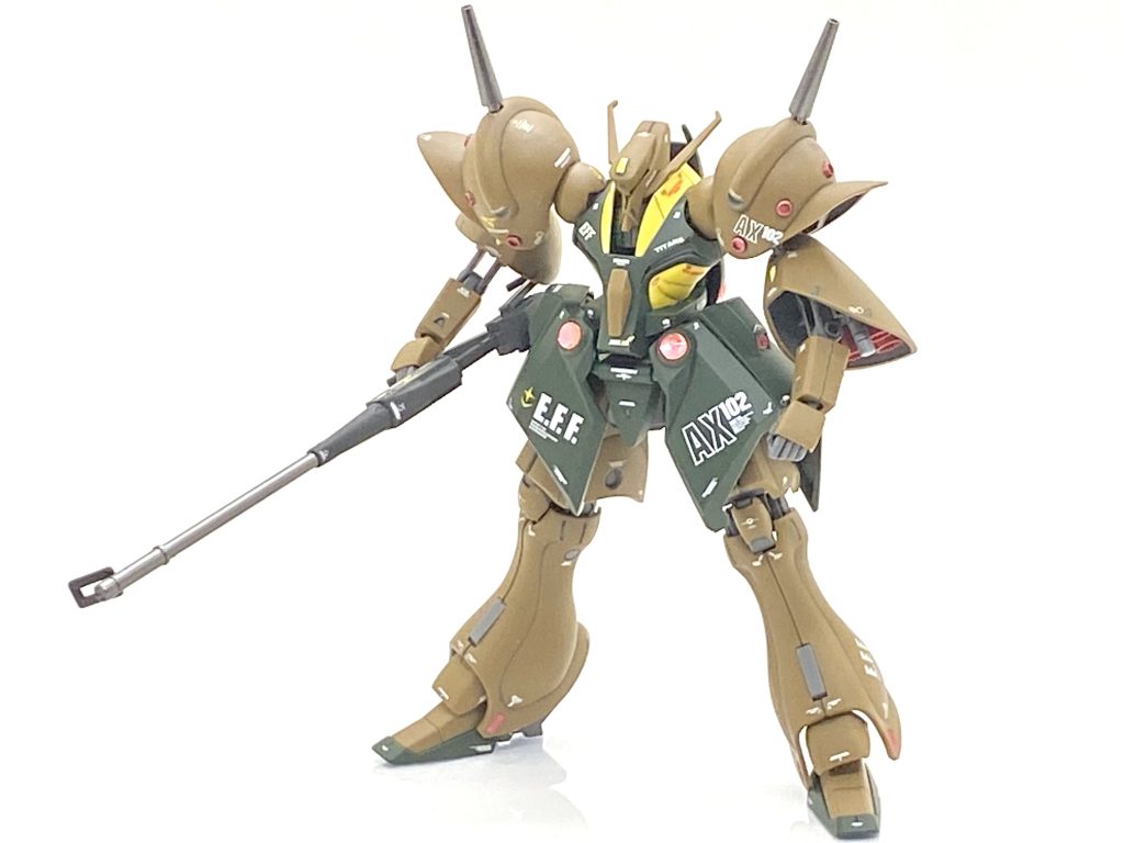 HGUC ガブスレイを成形色仕上げ+αで作ってみました。ガンスタ様ではHGUCコンプリート計画をやっていますが自分が参加出来たのは・・・ザクIIF2型 (連邦軍仕様)と旧HGUCのガンダムMk-II(ティターンズ)だけでした。自分はガブスレイを含めてHGUCを92体投稿してきたので「去年だったら・・・」と凄く悔しい思いをしました。自分は全塗装しないのですが仕事があるので完成までに大体2週間は掛かるので頻繁投稿出来ず、埋まっていくページを見て「何とか1、2体は投稿しよう」と思い、エンゲージゼロを完成させてすぐにハンブラビを作り始めたのですが・・・クリアー吹きが終わり、取り付けていた時に股関節が折れてしまった為に部品請求待ちになり、絶望的になりました。しかもガブスレイを作り始めてからすぐに全てページに投稿が埋まったらしく、3/17に投稿を終えると来たので・・・正直言って時間に負けたくないのでABS関節の難キットですが3/17に間に合わせる様に効率を考えながら作る事にしました。