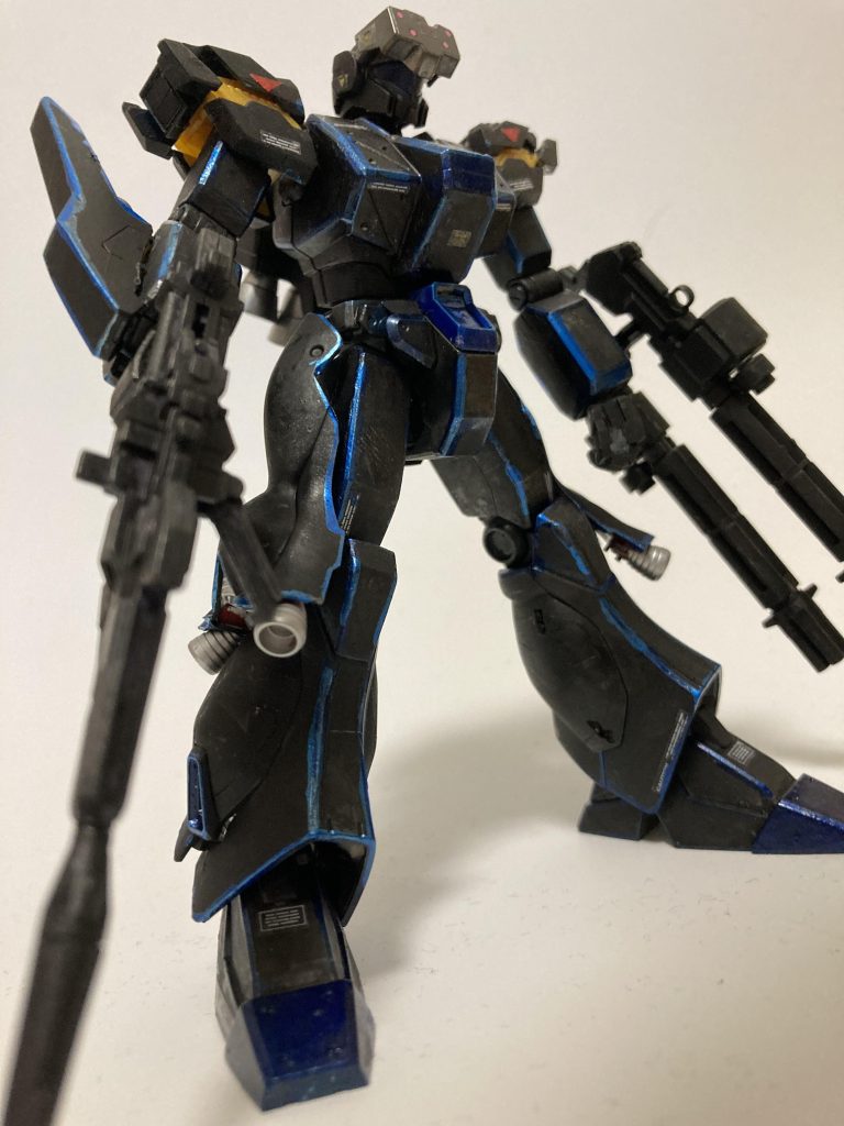 ビームマグナムのリコイルに対応するためスラスターを腕に取り付けた。暫定的に肩はバンシィのパーツを使用。ステルス性を重視するためサイコフレームは不可。オードリーからも叱られる。