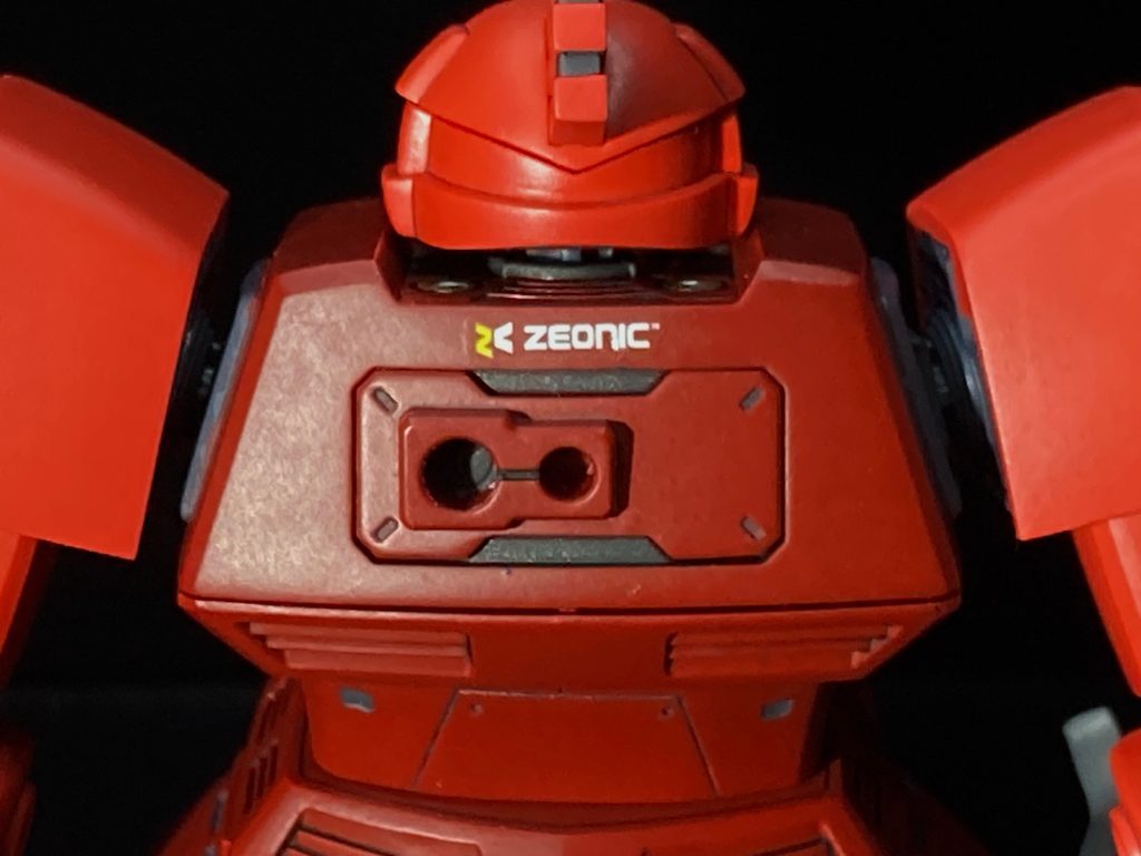 一応ツィマッド社のギャンとのコンペディションを勝ち取って制式採用された経緯があるとの事なので、ジオニックの宣伝も入れておきました。なお、普段は背中にシールド背負っているせいで全く見えない模様。