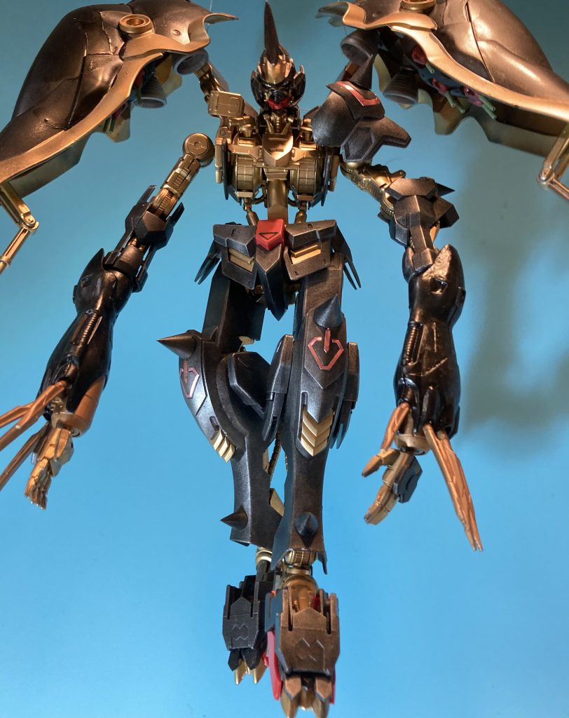 腕を凶悪に。羽は阿頼耶識でコントロール。