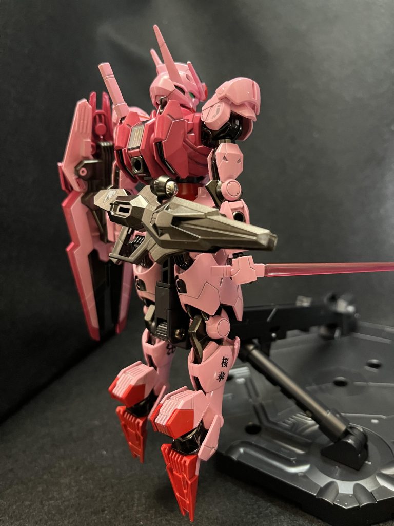 バックショット。ふくらはぎに漢字を入れています。