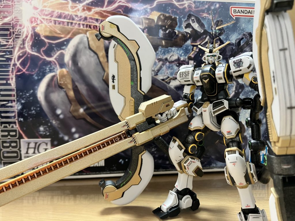 サブレッグ、レールガン持つとなかなかの迫力。でも立たせても安定。すごいです。