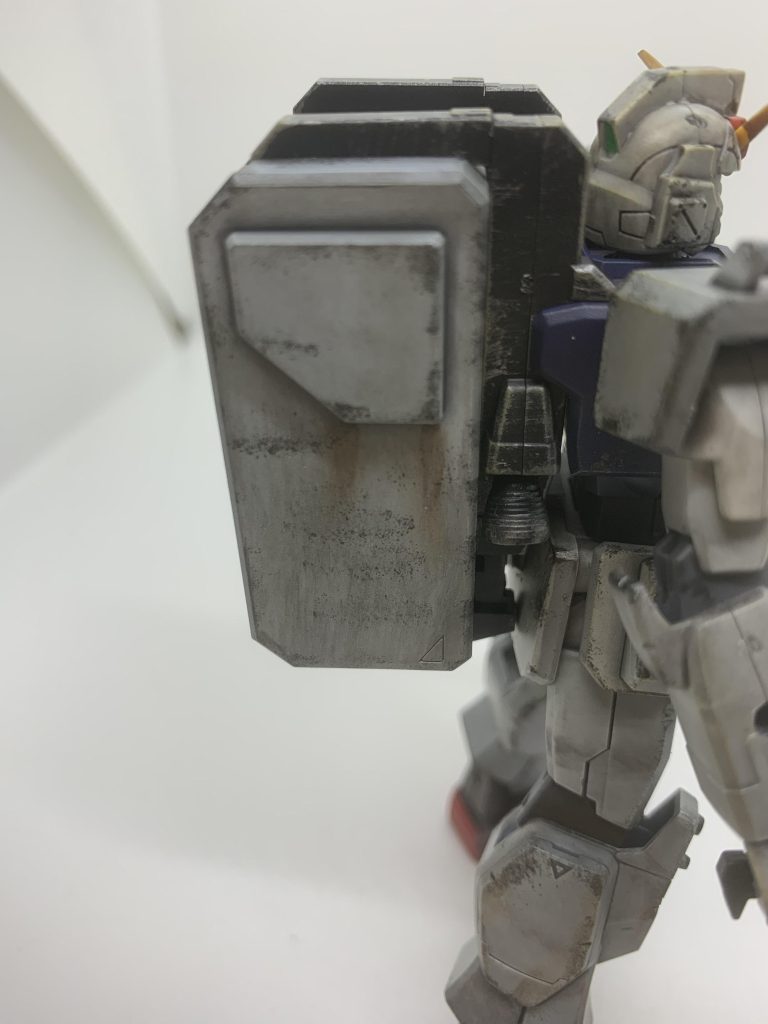 今回は錆の垂れを追加してみました。錆の垂れはリアルタッチマーカーのブラウン1で少し線を描き綿棒でぼかして再現してみました。ラックのグレー部分の剥がれ表現も前回よりキツめにしてあります。