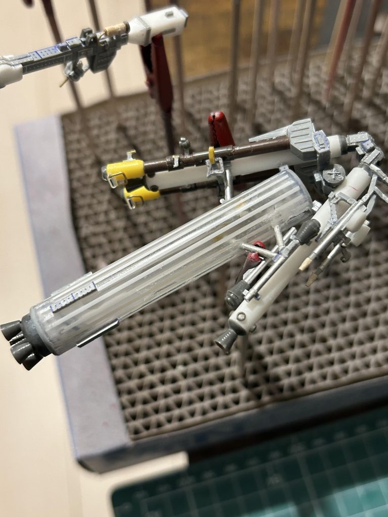 大きいプロペラントタンクは家にあったシャーペンを分解して作りましたよ😆