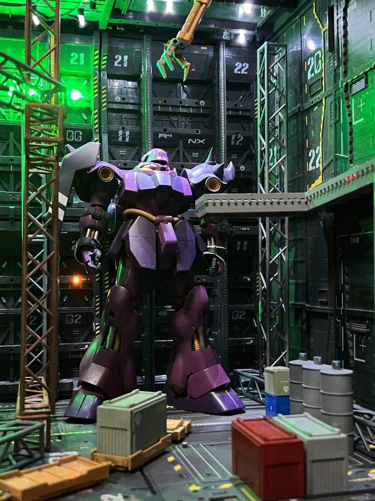 AE &NEO ZEON 袖付き部隊　フル•フロンタル親衛隊　MG  AMS-119C ギラドーガ　アンジェロ•ザウパー大尉カスタム専用機カラーver. & MS格納庫ジオラマ　✨✨✨✨✨–6枚目/制作者：SINANJU