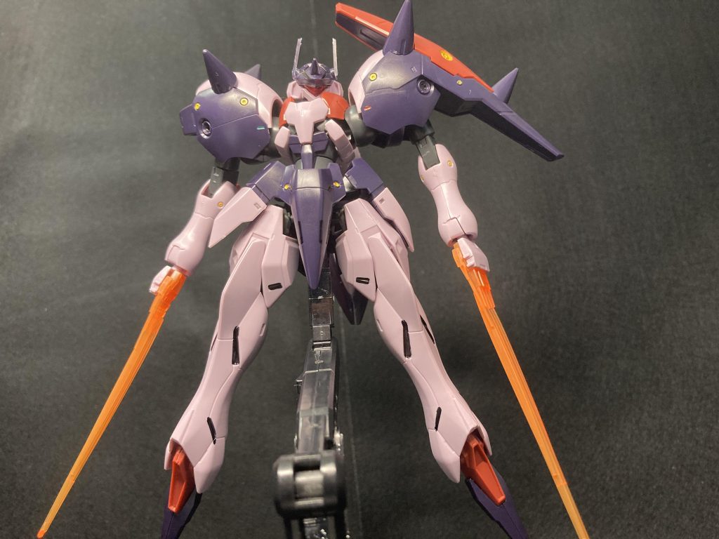 ガ・レイン(ノーマルフォルム)ほとんどガラッゾと同じですが顔の形状が細かく変化しています色を白と水色とかにすれば別作品の主人公機みたいな感じにもなりそうですよね!