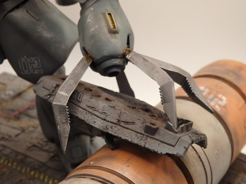 爪は長く鋭くで。