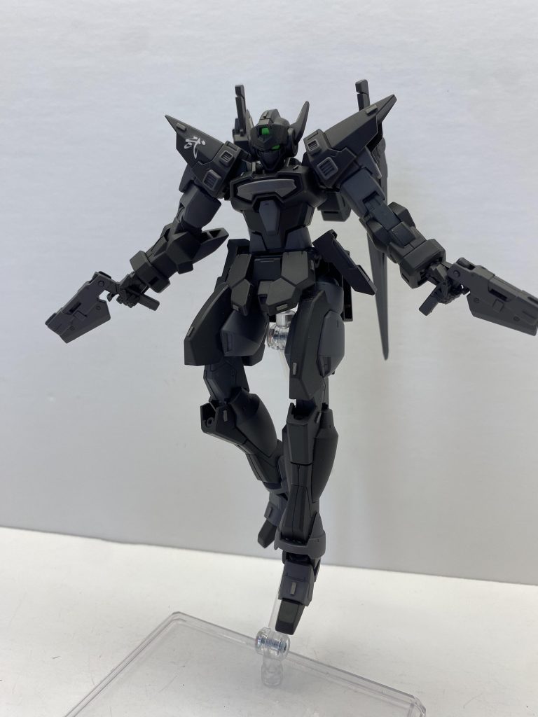 だが、彼は彼の戦闘スタイルを貫く。彼のプライオリティー・ワンは、二丁拳銃なのだ。