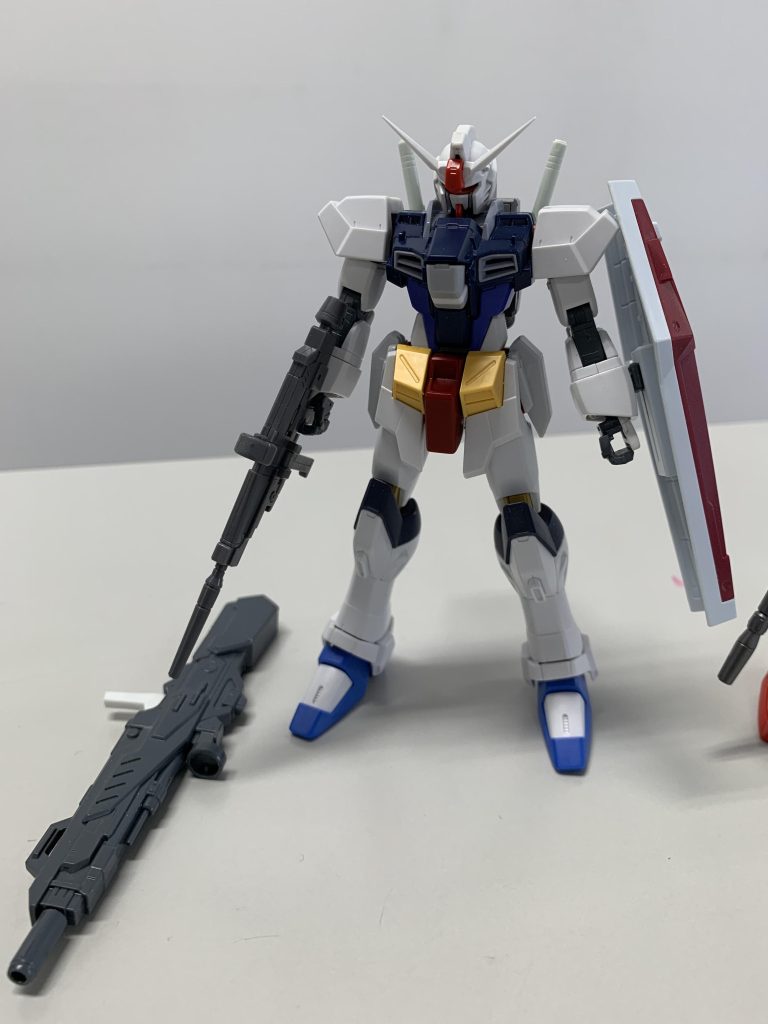 横に転がっているのがビームランチャー持ち手が白いのはプラ板で作ったからです。