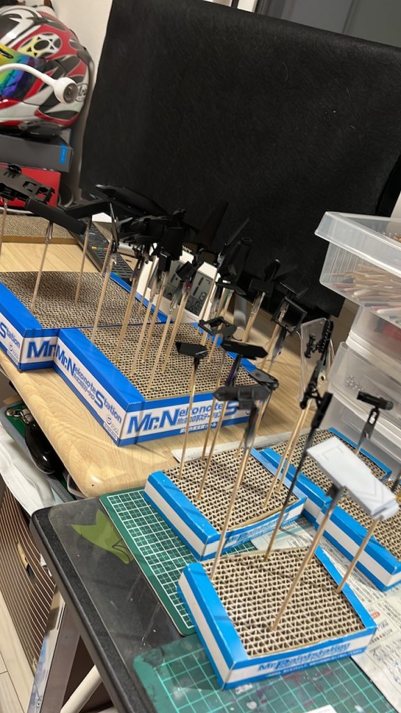 黒立ち上げって塗装する為黒サフ吹きました