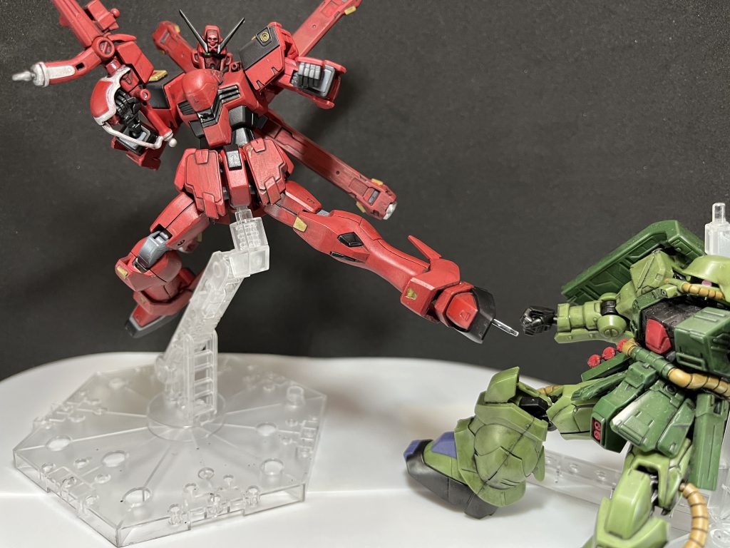 ライダーキックw以上、クロスボーンガンダムギリ機でした!先日、HGクロスボーンガンダムが再販したのでもし手に入ったらやりたいと思っていたネタ!クロスボーンガンダム…再販瞬殺されないかヒヤヒヤだったけどなんとか買えたぞ、さて早速考えてたギリ機をつく(´・ω・)LINE ぴこーん友『クロスボーン1個確保しといたよさ、サンキュう((((;゚Д゚)))))))ということで2機の骨ガン!もう1機でもなんか作ろう何か閃いたら…(笑