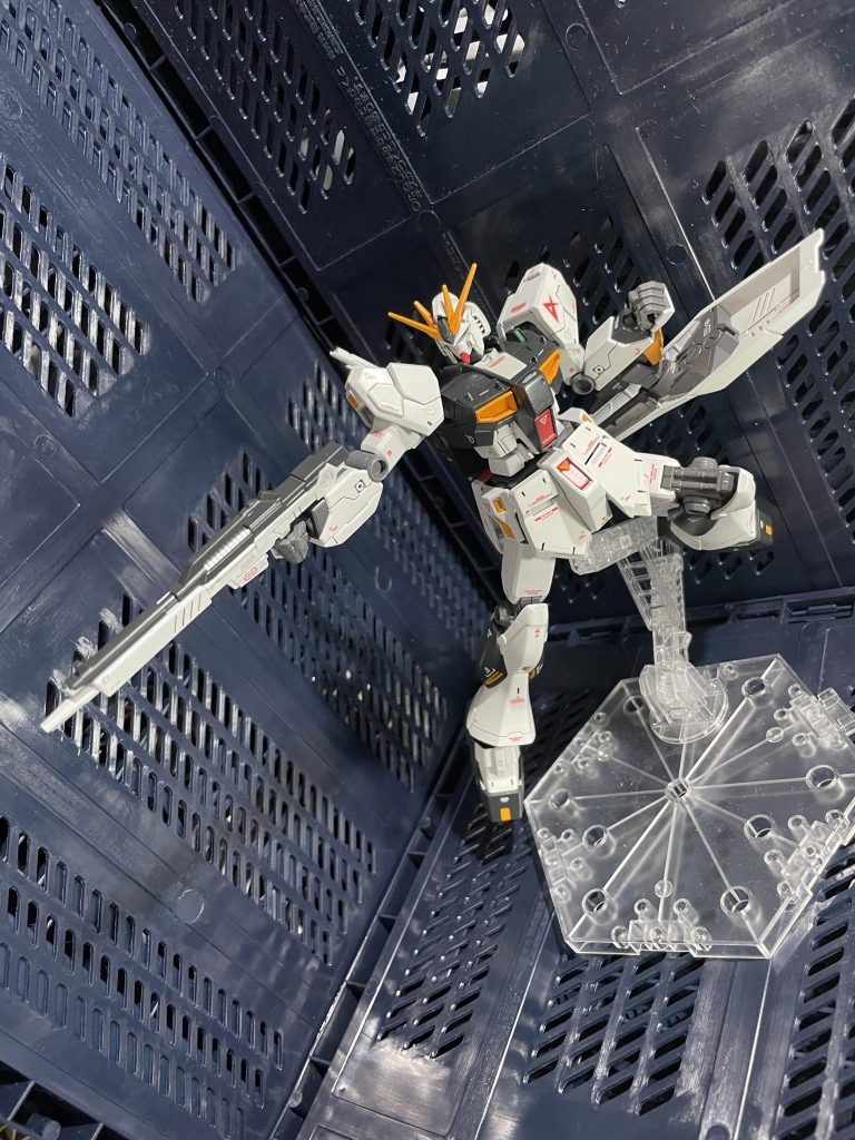 νガンダムをキチンと作ったのは今回が初めてだったりします。なんか敷居高いんですよね。νガンダム。