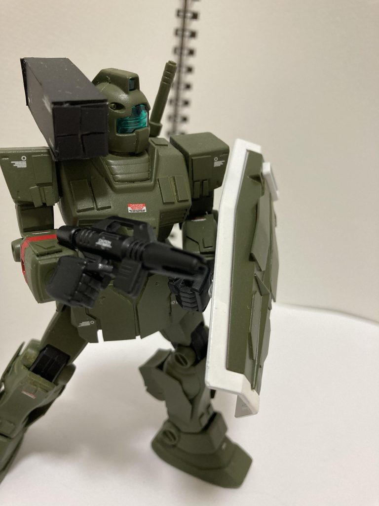 武装系はタミヤカラーのブラックを使っています。かなりエナメリックな質感なんで何回もつや消し吹きましたw