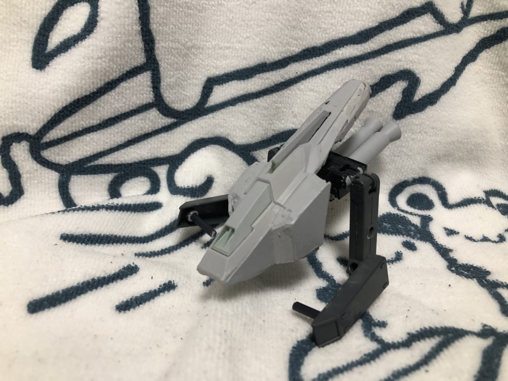 単体で見るとこんな感じ、ハンガーパーツに格納できない為このまま飾る感じになります。