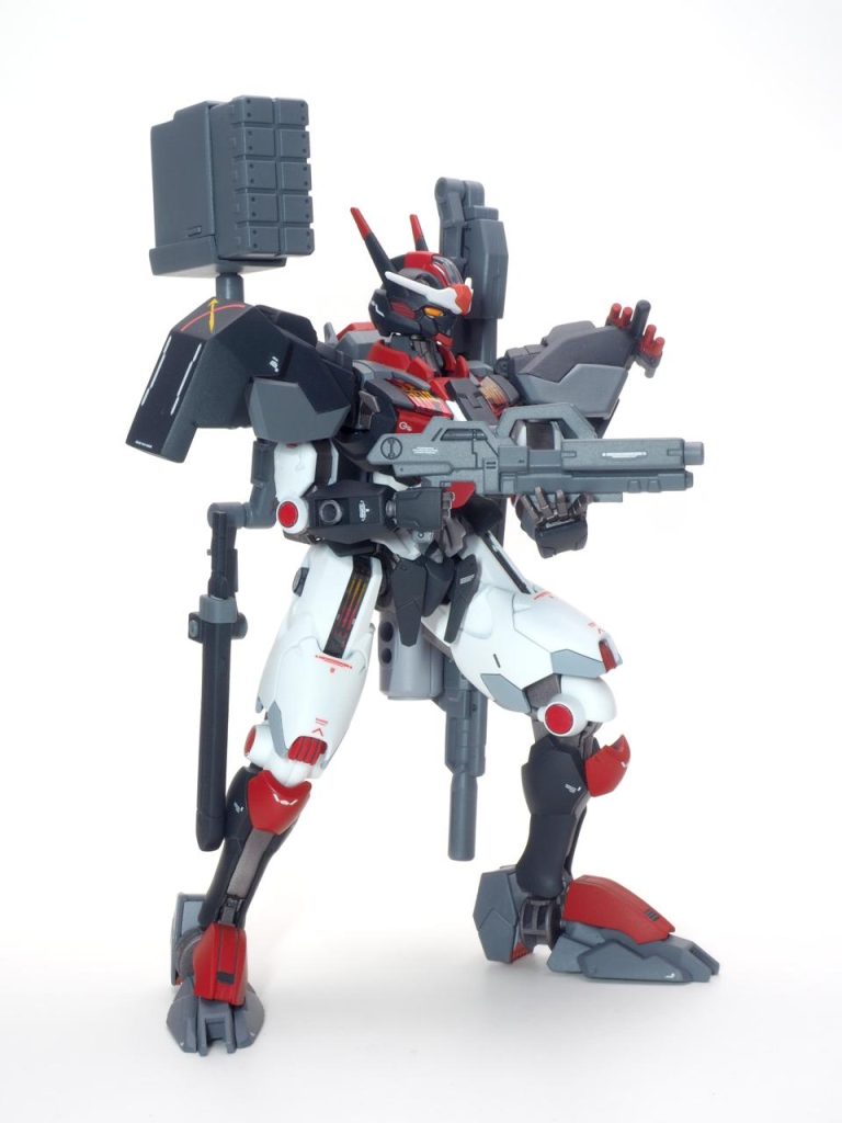 ツイン・ビーム・マシンガンHG「エールストライクガンダム」のビームライフルをベースにミキシングで製作。HGBC「ボールデンアームアームズ」のパーツとHG「バーザム」のビームライフルのセンサーパーツ他を使用しています。