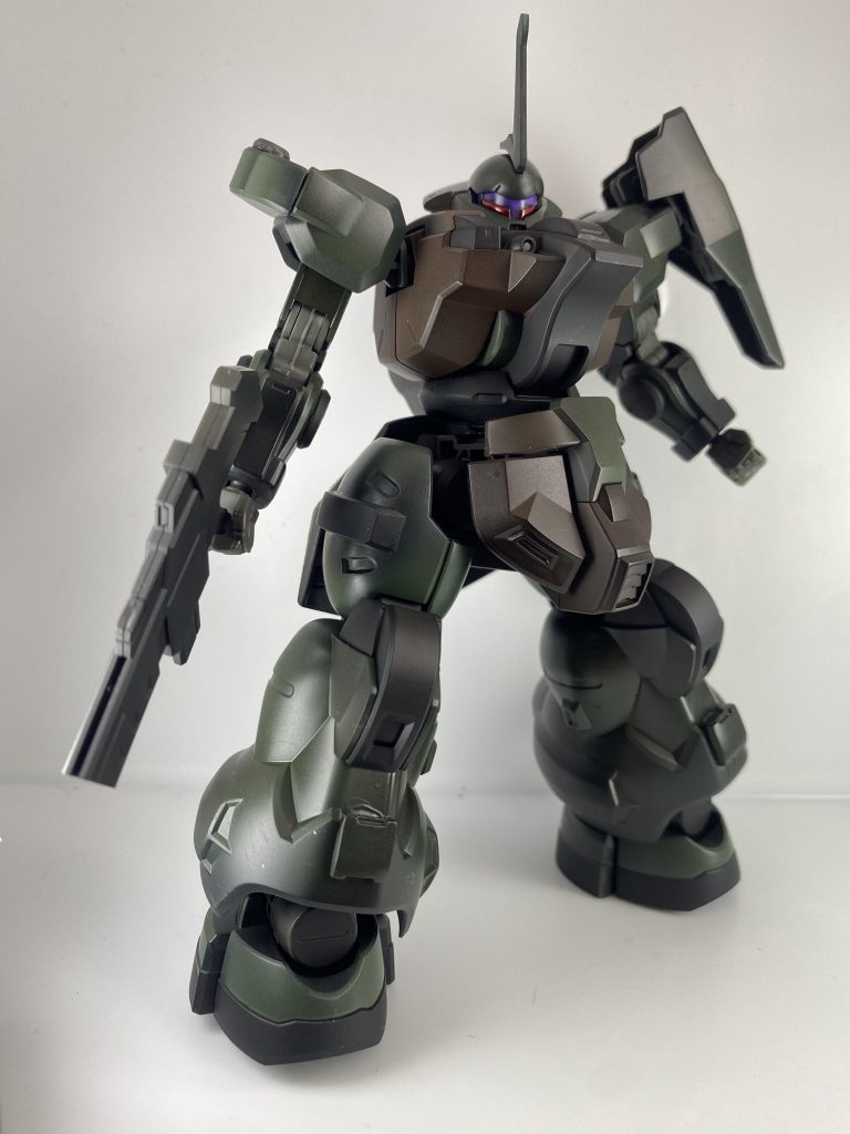 デカール前です。リアルタイプザクのイメージを，出そうと、連邦・ジオンデカールを多く使いました。