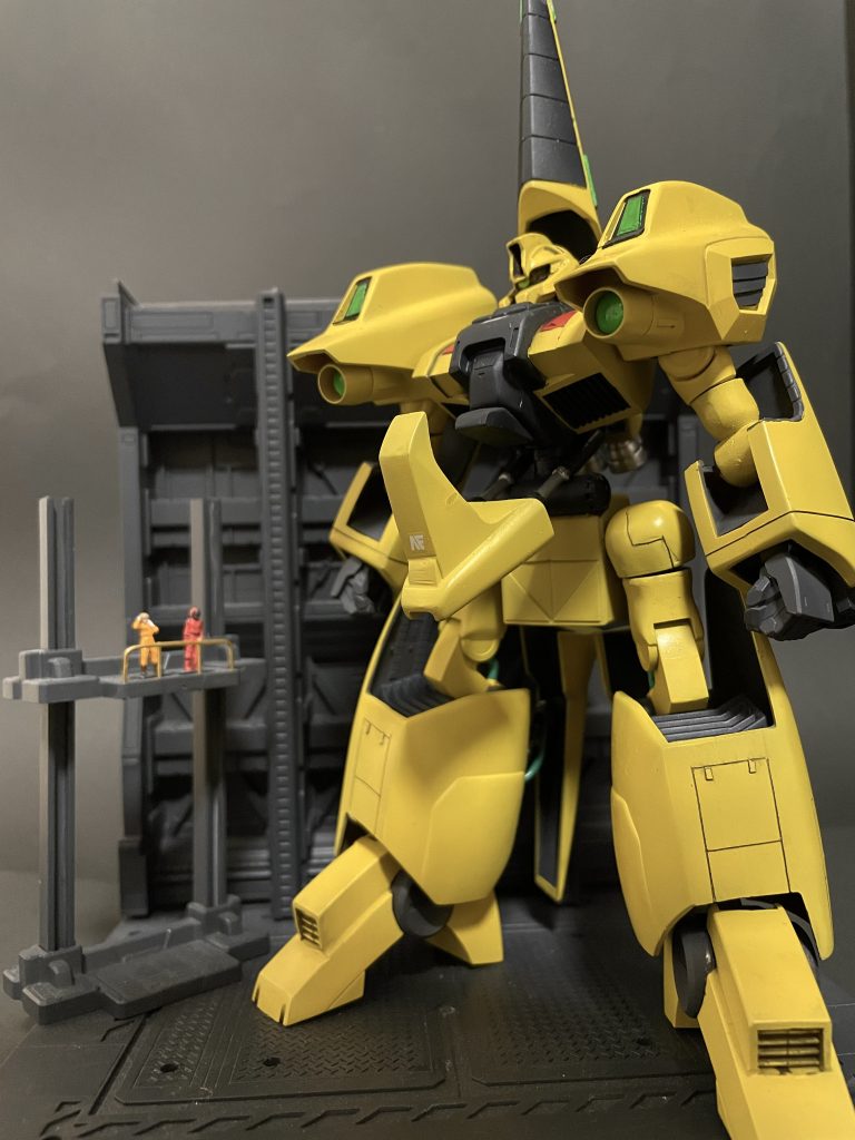 改造ポイントは・顔面を切り刻んで再構築・拳はビルドナックルズ・股関節軸を下に移動・太腿にロール軸を追加・足首を接続位置を下にずらして開脚可能に大きくはそんなところです