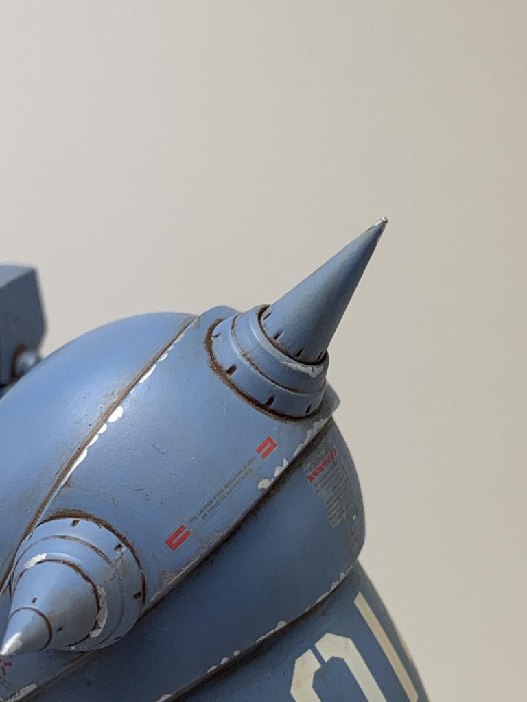 肩のスパイクはビルダーズパーツを使用しました。シャープな造形で良いパーツですね。