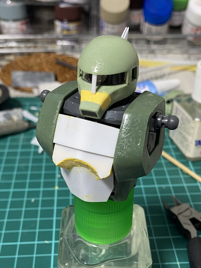 胸部パーツはMG旧ザクのものを使おうと思ってたんですが見つからなかったので自作しました。