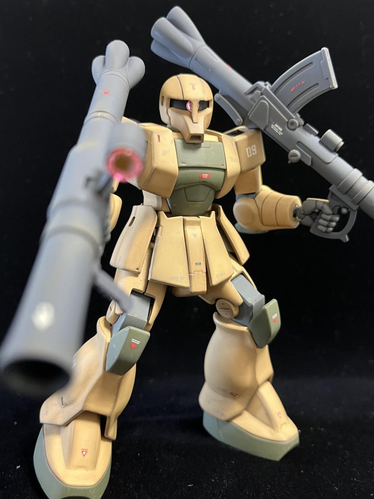 全体的なイメージとしては、前々回に作成したザクI Iに近い雰囲気の、物資不足感を出しつつ、装備は2丁バズーカという漢気溢れる感じにしました。
