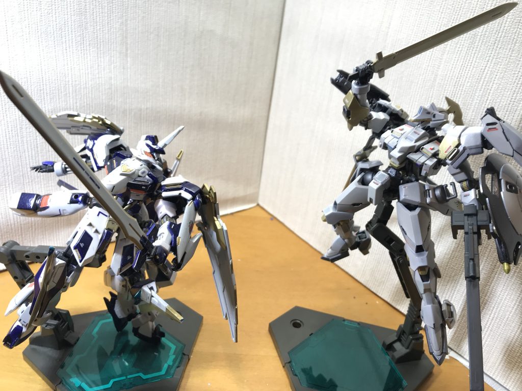 ライバル機のガンダムストラスと、、