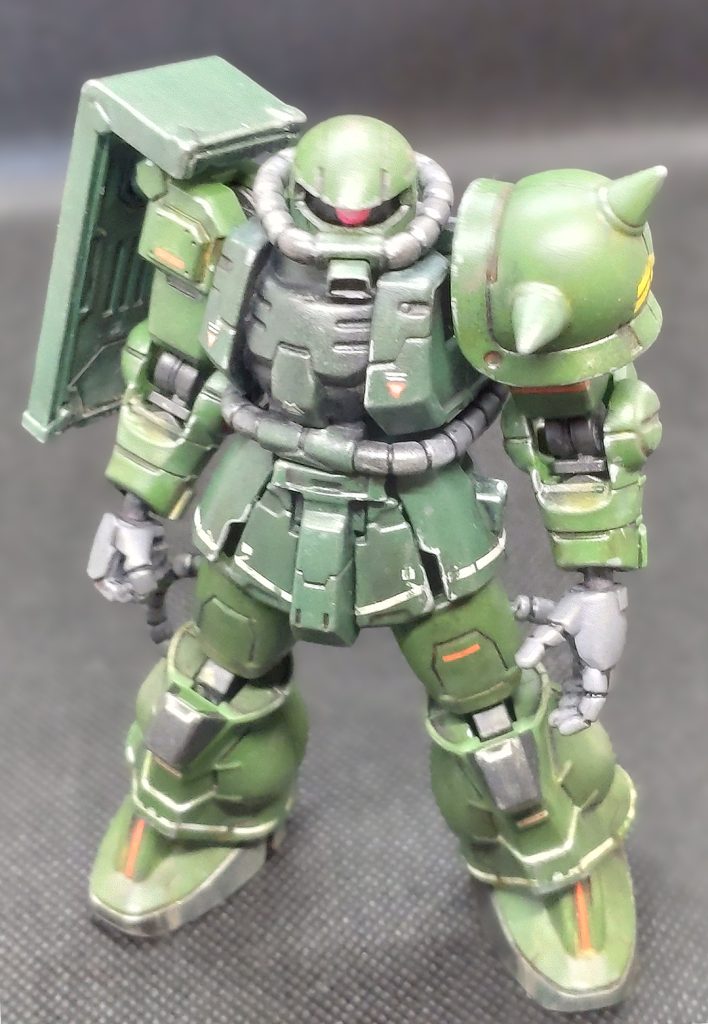 このドッシリ感たまらん！デカールはRGシャアザクのものをメインに。スケール違うけど結構イケました！