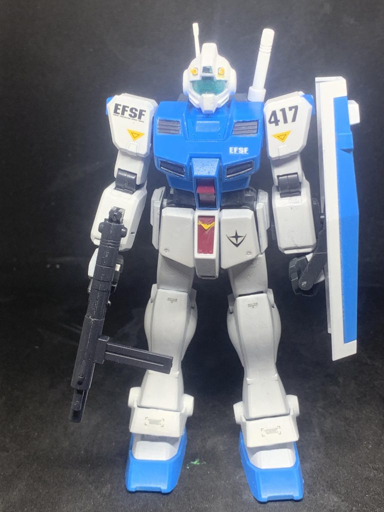 白い部分は黒サフからの白サフ、水色部分は白サフからのMr.カラースプレーのスカイブルーでバルカンやV字部分、バーニアやランドセルをちょこちょこ塗装してあります。