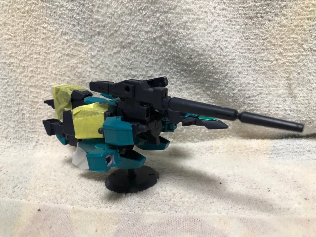 アーマーをハンガーにかけてみて腕のところに干渉した為取り付け方を変更。方アーマーを一部アーマーを外し対応。