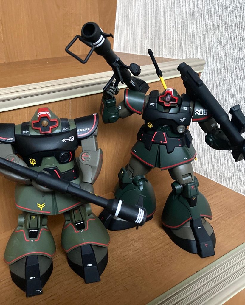旧キットのリアルタイプドムと一緒に♪自宅の階段にて。