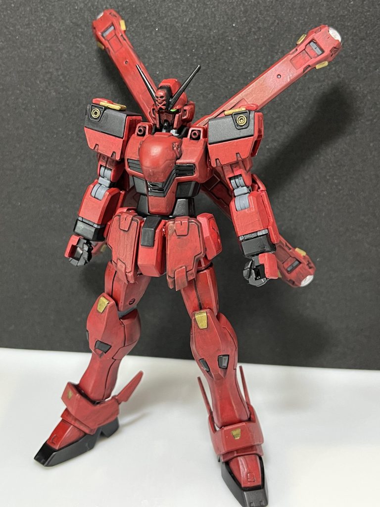 鋼鉄の七人作戦でギリ用にチューンされたクロスボーンガンダムもし作戦前に余剰のクロスボーンガンダムがあったらというifで作成トビアの駆るフルクロスが残りのクロスボーンの部品を全て使って修繕⇨決戦というのがストーリー的な正史なので余剰があったらそっちに回してるはずだろ⁉︎みたいな突っ込みはご勘弁下さい💦