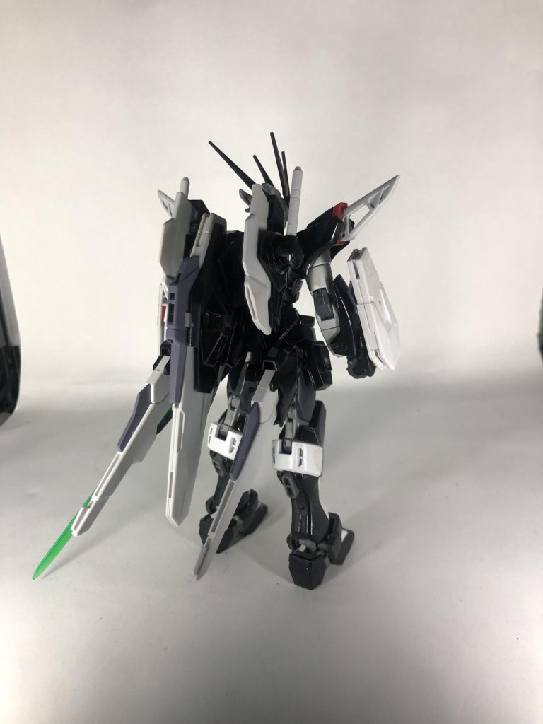 追加されたβユニットは右腕部とバックパックを指す。この形態はビットオンフォームと言い、機動力向上を目的とした形態である。