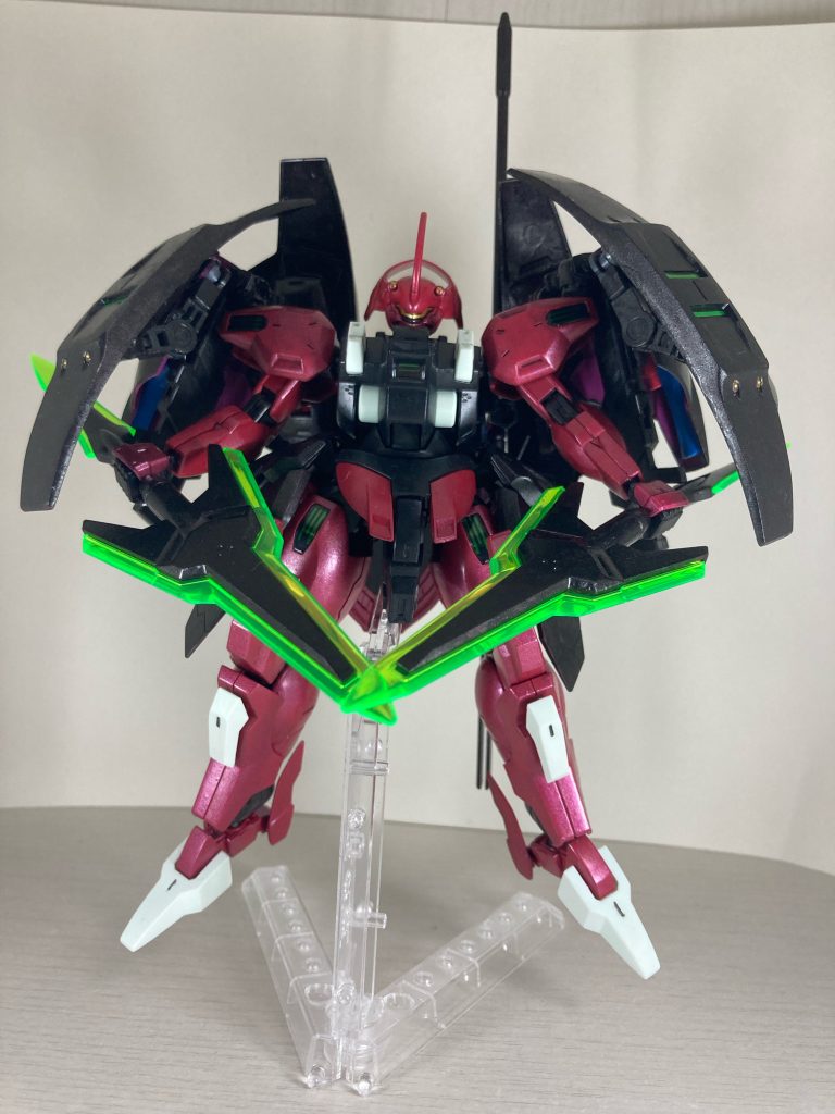 両肩部にバインダーを装備したフルクロス形態。アンカーとクナイを合体させて大型ビームソードとして使用可能。