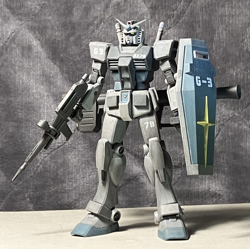 ●エントリーグレードでG-3顔はG-30thに交換。肩アーマーはビヨンドグローバルの物に交換。やってみたかった色設定で塗装してみた。EGはG-3が似合うと思いました。EGは造形のバランスが非常に良いキットだと思います。